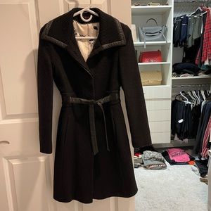 Via Spiga Woman’s light weight coat. Size 2 color black.